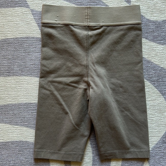 Fear of God Essentials Desert Taupe Sport Shorts - Picture 2 of 4